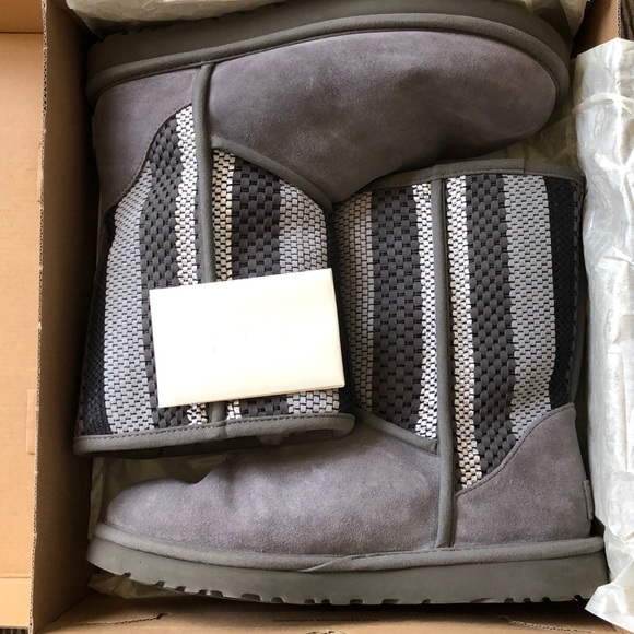 Ugg Australia short woven suede boots size 8 EUC - Picture 3 of 15